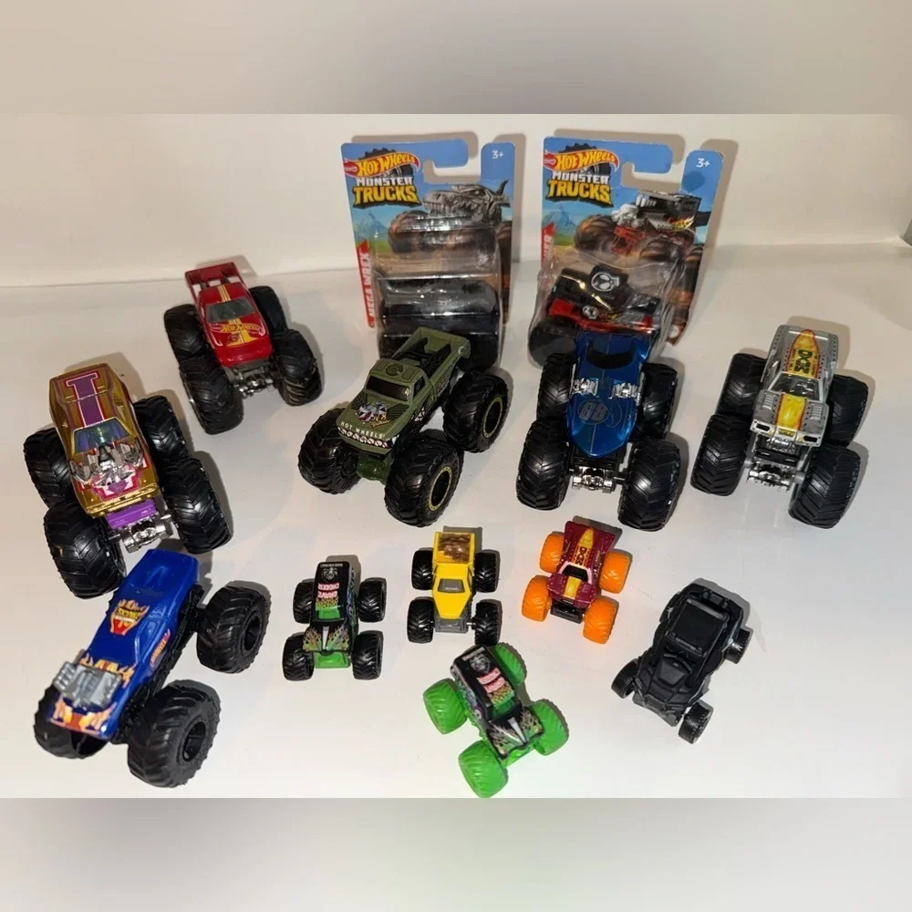 Hot wheels monster jam lot Trucks. MAX-D. V8 Bomber. Mattel 1.5”-3”